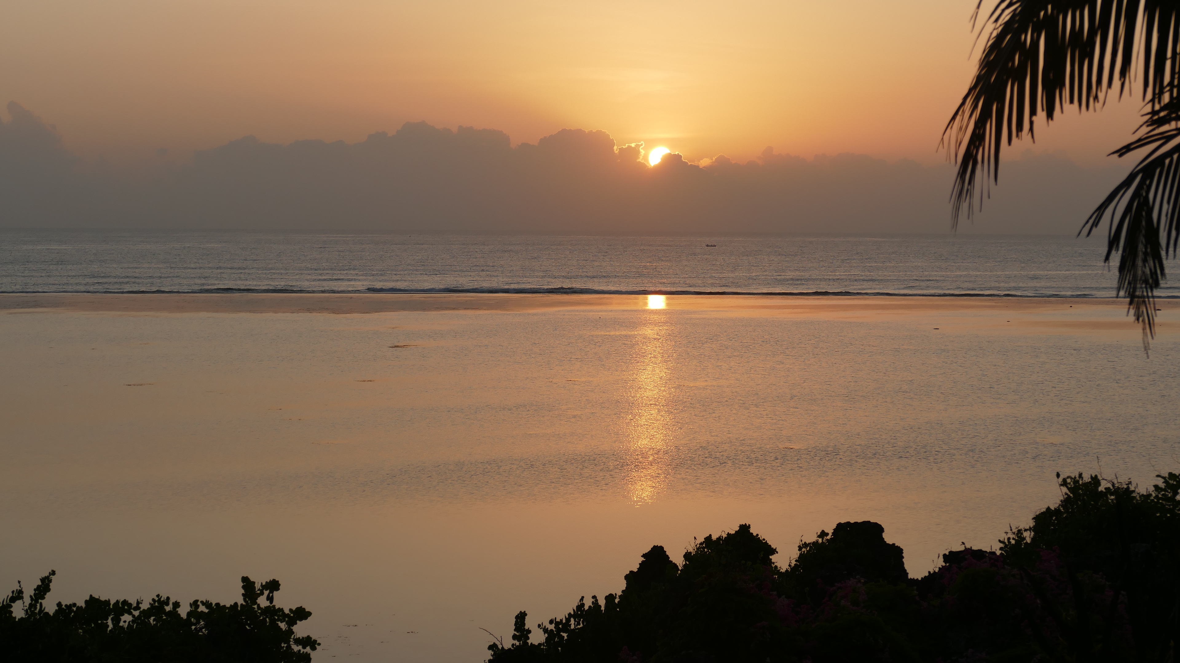 Sunset over the Indian Ocean at Tiwi Beach